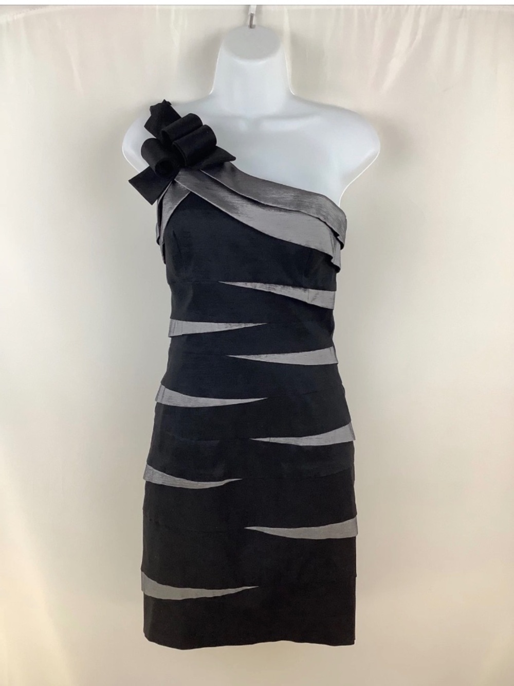 Betsy & Adam One Shoulder Cocktail Dress Black & Silver Bow Accent Size 8
